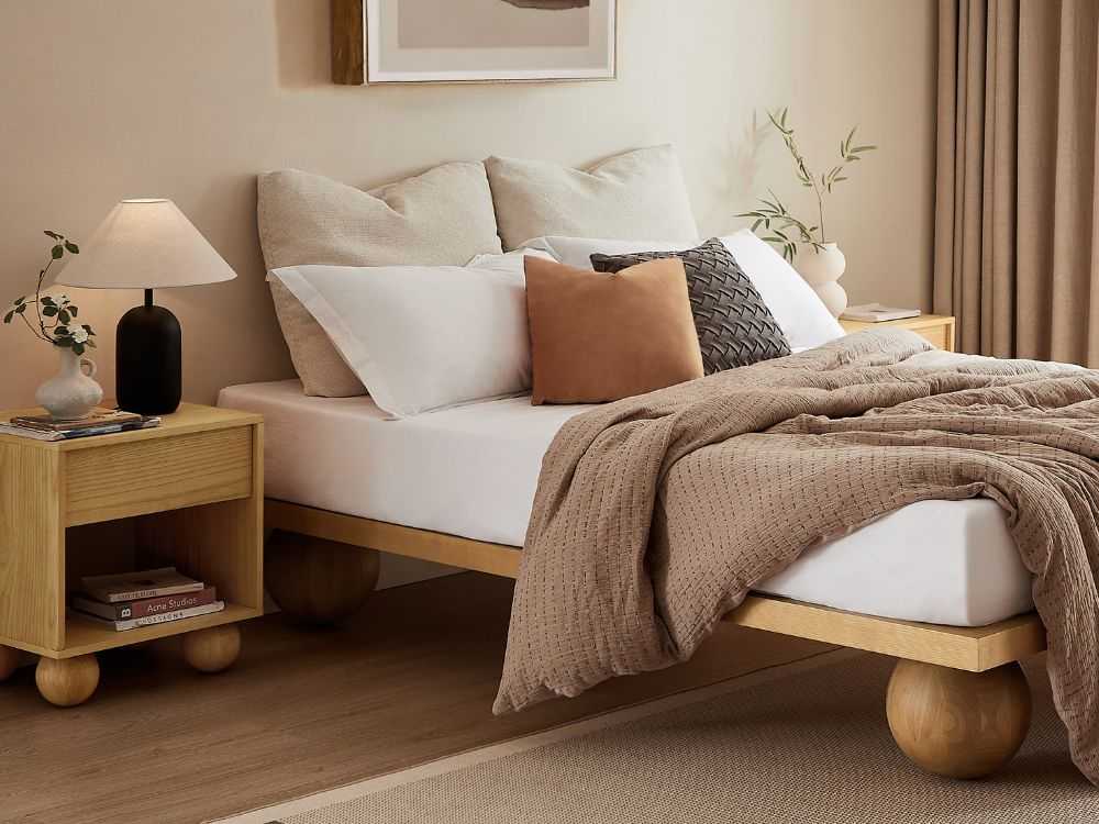Ballico Timber Bed Base - Light Oak