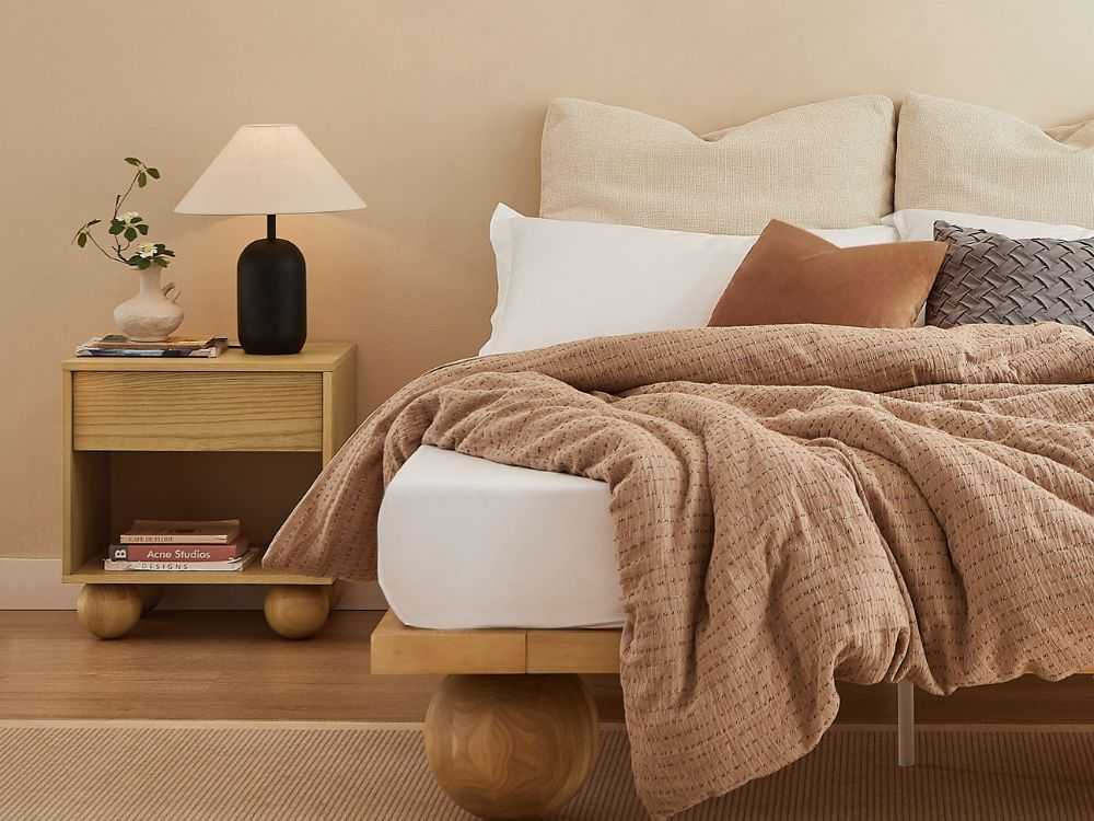 Ballico Timber Bed Base - Light Oak
