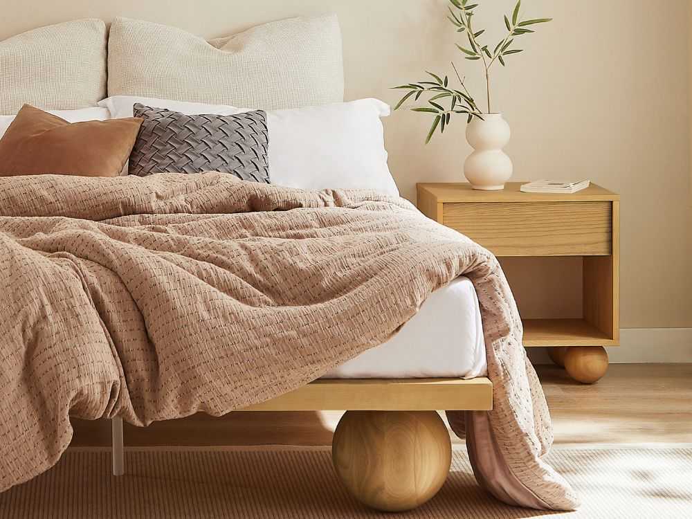 Ballico Timber Bed Base - Light Oak